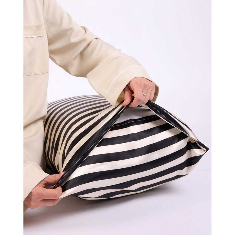 HOMMEY. Silk Pillowcase image number 19